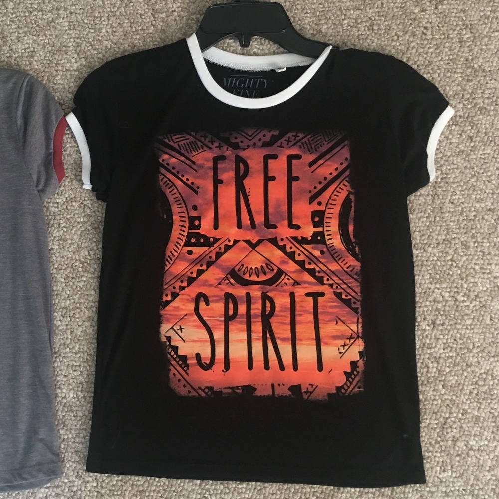 Graphic T-shirts - Picture 3 of 6